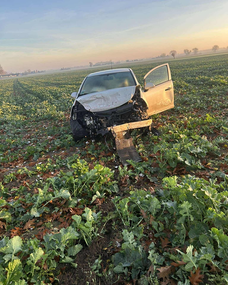 Zderzenie Oplów na skrzyżowaniu w miejscowości Sulin