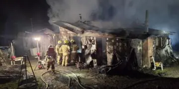 Pożar budynku w trudnym terenie. Tragiczne skutki