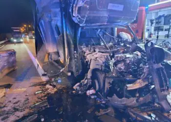 Dostawczakiem w naczepę. Poważny wypadek na A4