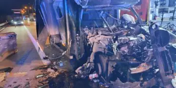 Dostawczakiem w naczepę. Poważny wypadek na A4