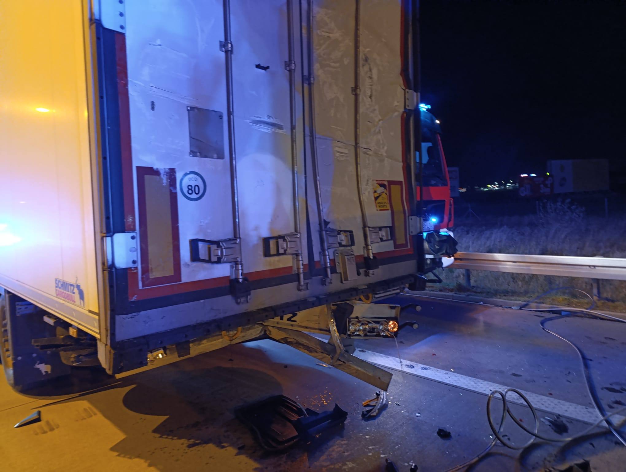 Dostawczakiem w naczepę. Poważny wypadek na A4