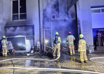 Nocna akcja strażaków w Kłobucku. Paliła się hala