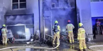 Nocna akcja strażaków w Kłobucku. Paliła się hala