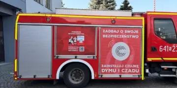 Kolejna grafika na samochodach Państwowej Straży Pożarnej