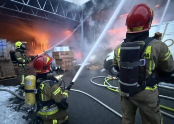 Pożar hali w Skawinie. Na miejscu ponad 30 zastępów