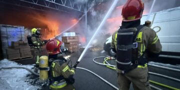 Pożar hali w Skawinie. Na miejscu ponad 30 zastępów