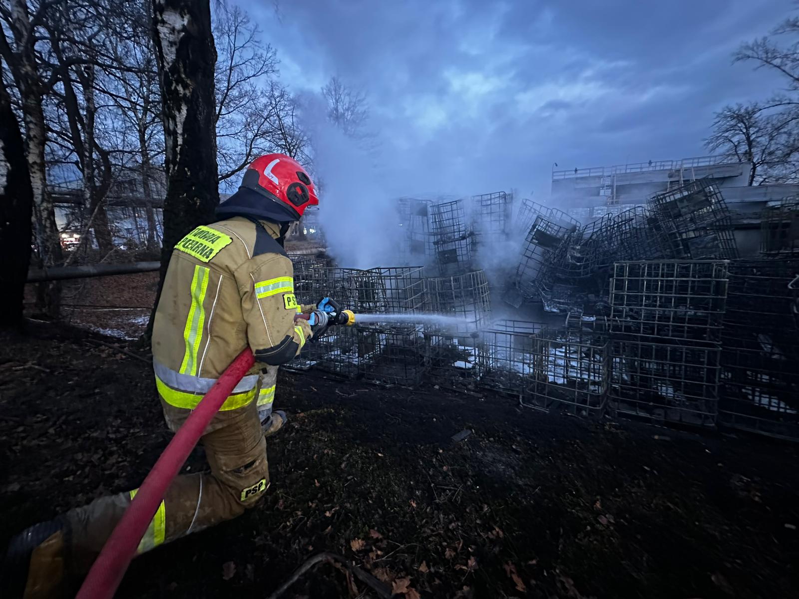 Pożar w dawnej rafinerii w Czechowicach-Dziedzicach