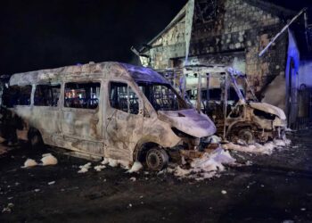 Pożar warsztatu samochodowego w Skale