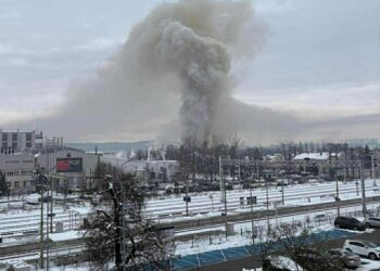 W Skawinie płonie hala magazynowa