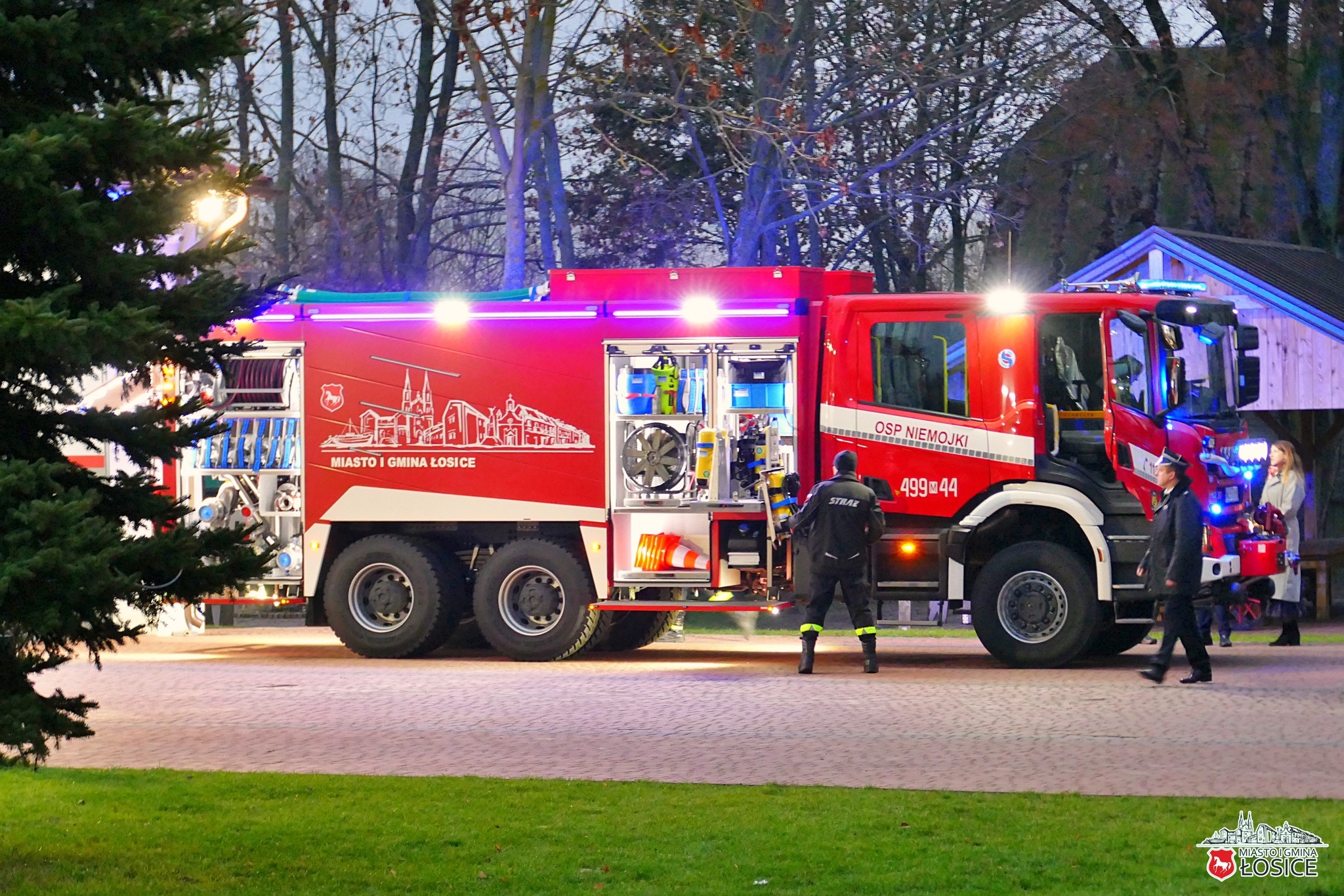 Trzyosiowa Scania od Stolarczyka. Nowy wóz OSP Niemojki