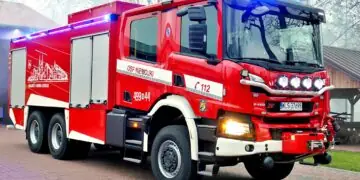 Trzyosiowa Scania od Stolarczyka. Nowy wóz OSP Niemojki
