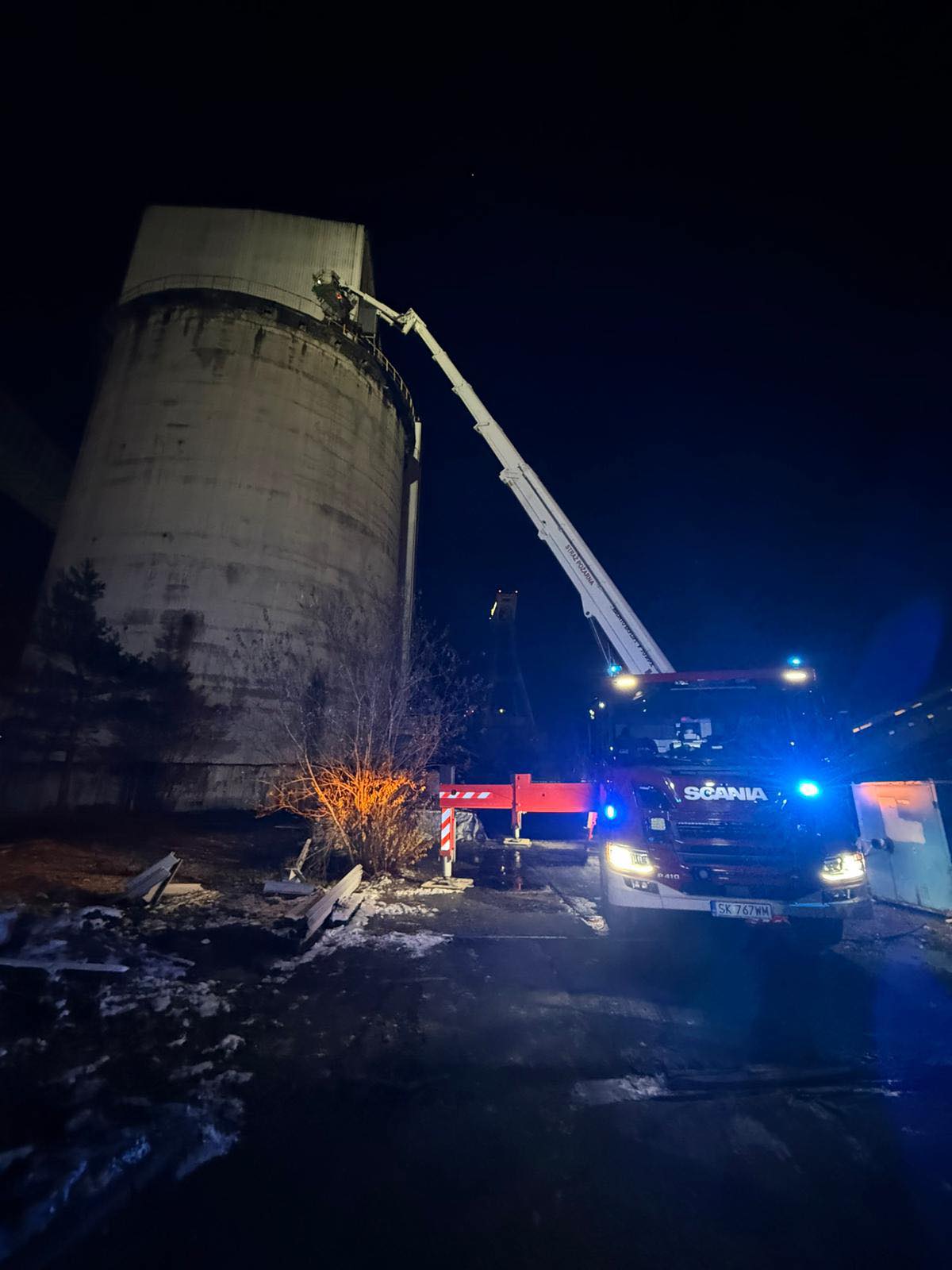 W kopalni zawalił się zbiornik na węgiel. Strażacy w akcji