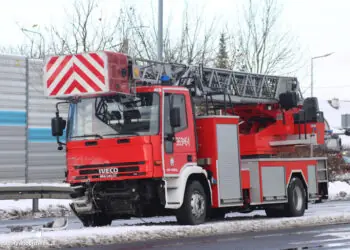 Znowu na czerwonym. Zderzenie drabiny z osobówką na DK-91