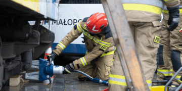 Strażacy ćwiczyli na terenie PTE Kolei Małopolskich.