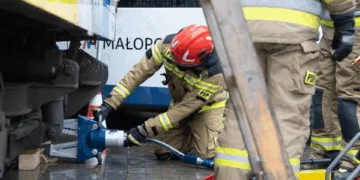 Strażacy ćwiczyli na terenie PTE Kolei Małopolskich.