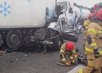 Wypadek na A2. Kierowca cudem przeżył