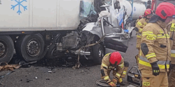 Wypadek na A2. Kierowca cudem przeżył