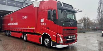 Nowe ciągniki siodłowe z naczepami w Państwowej Straży Pożarnej