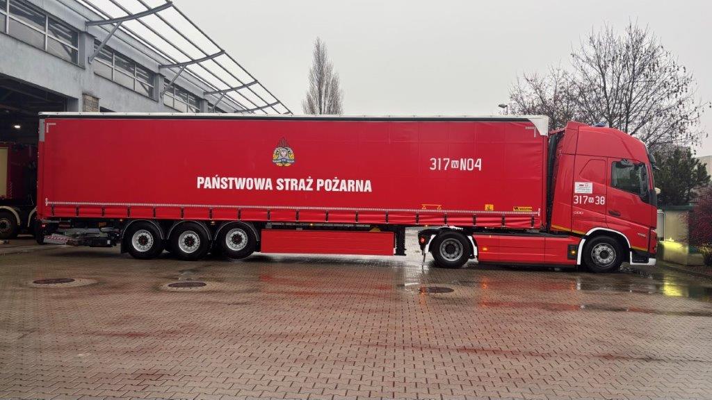 Nowe ciągniki siodłowe z naczepami w Państwowej Straży Pożarnej