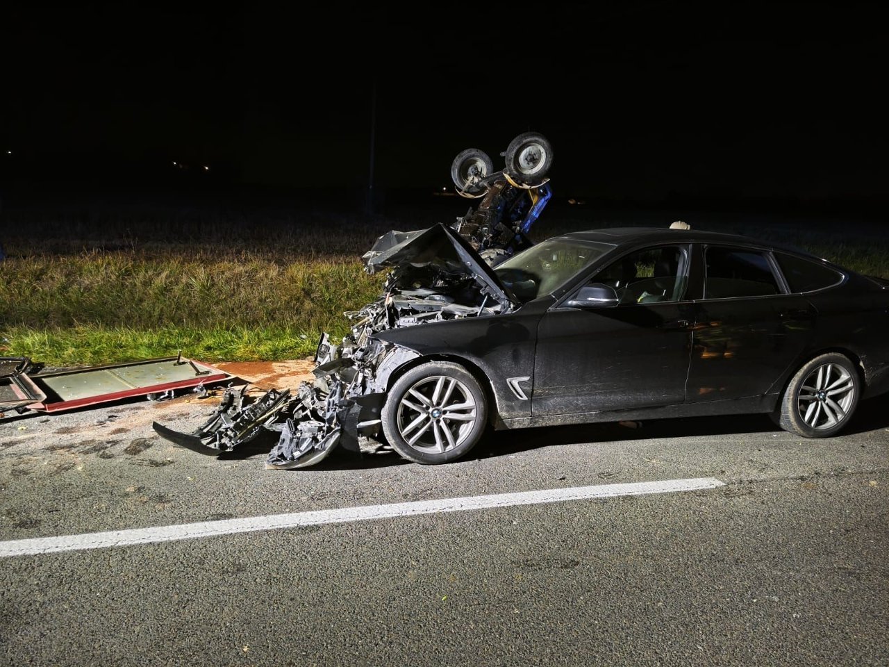 Uderzył w ciągnik rolniczy. Jedna osoba w szpitalu