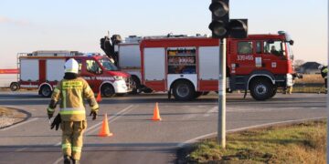 Zderzenie wozu strażackiego z BMW we Wrocławiu
