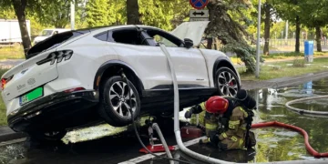 Pożary samochodów elektryków rzadziej niż spalinowych. Nowe dane