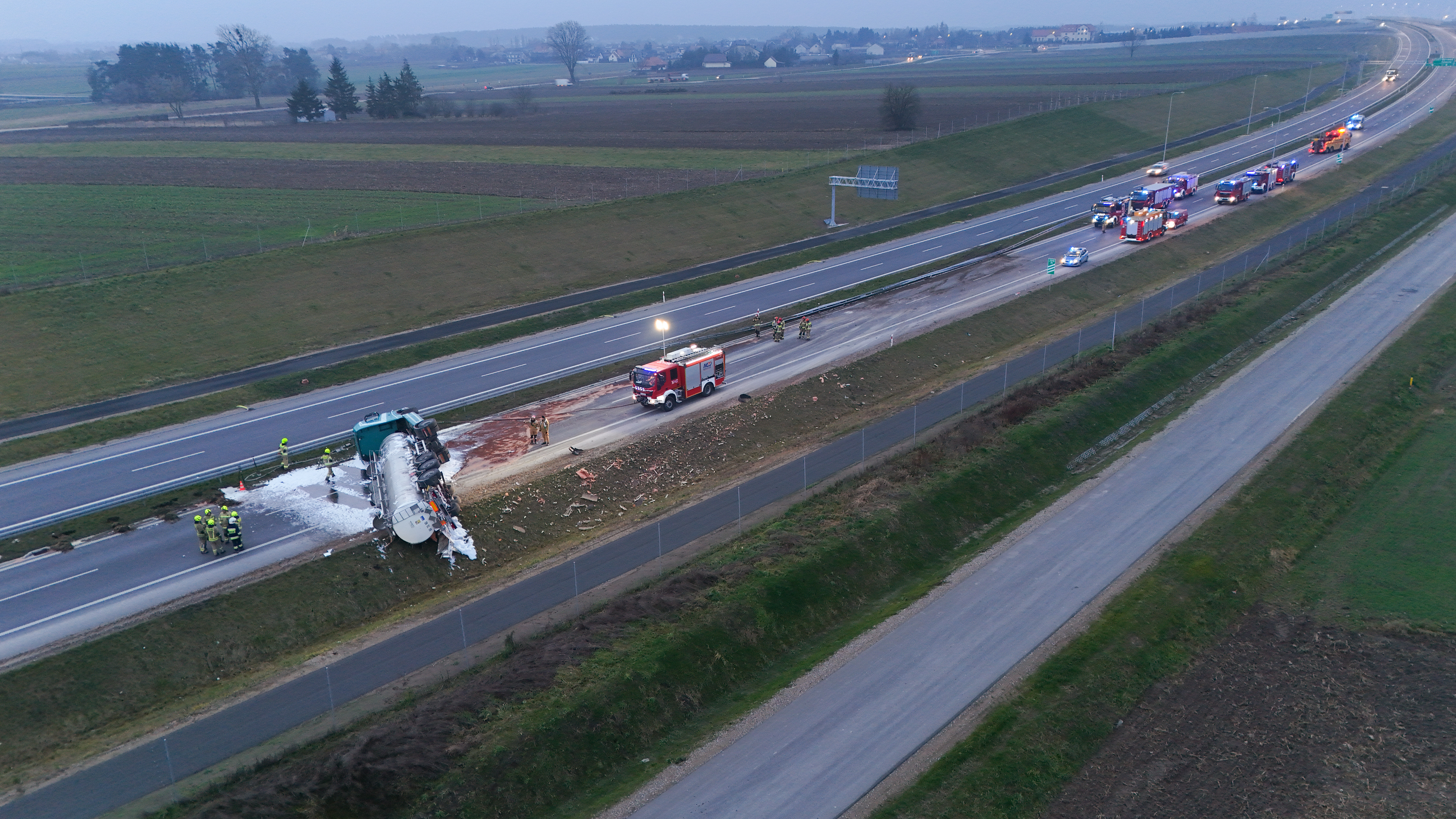 Cysterna ze spirytusem na boku. Nitka S61 zablokowana