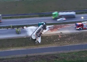 Cysterna ze spirytusem na boku. Nitka S61 zablokowana