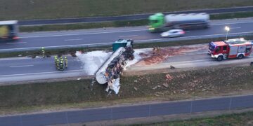 Cysterna ze spirytusem na boku. Nitka S61 zablokowana