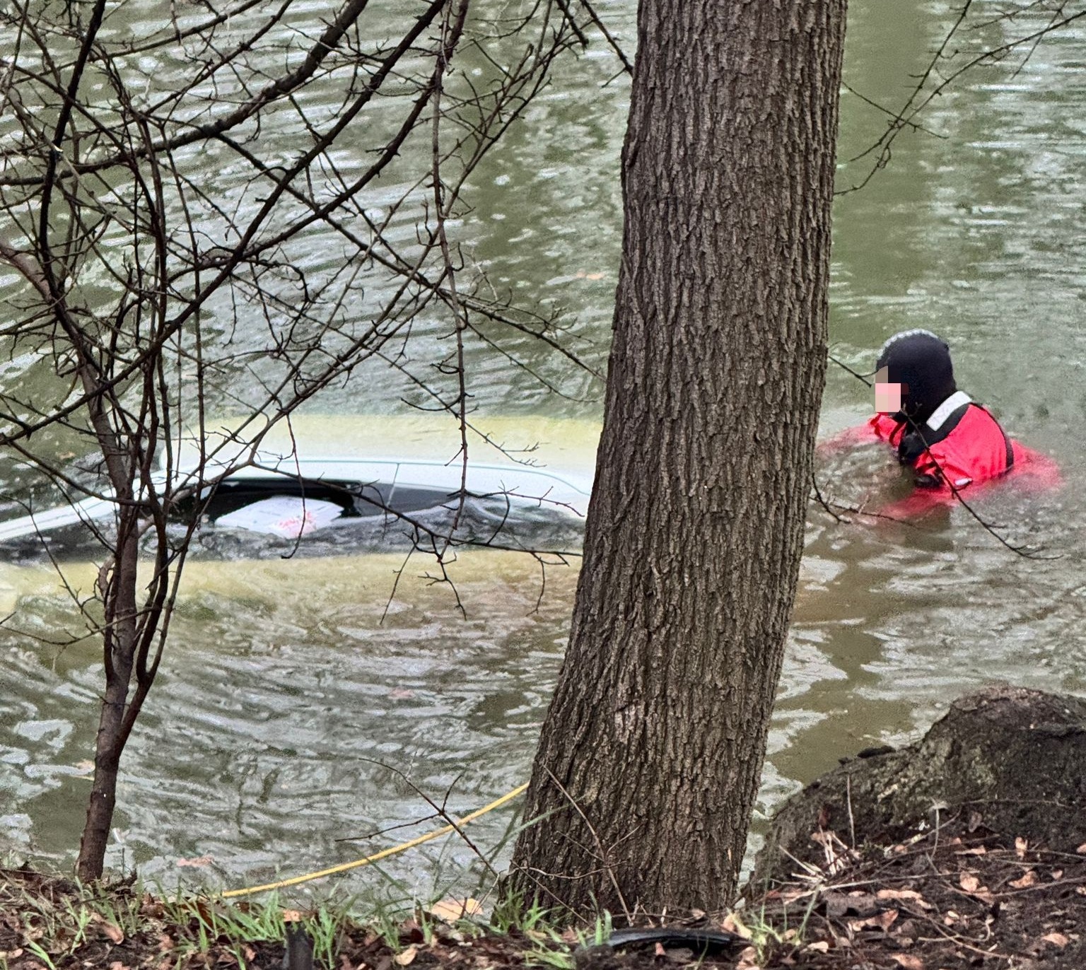 Wrocław. Wjechał samochodem do Fosy Miejskiej