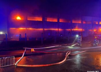 Pożar hali w strefie gospodarczej w Stalowej Woli