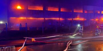 Pożar hali w strefie gospodarczej w Stalowej Woli