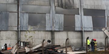 Pożar hali w Stalowej Woli. Strażacy rozważają rozbiórkę konstrukcji