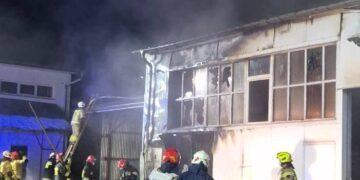 Pożar hali sklepu rolniczego w miejscowości Janówka