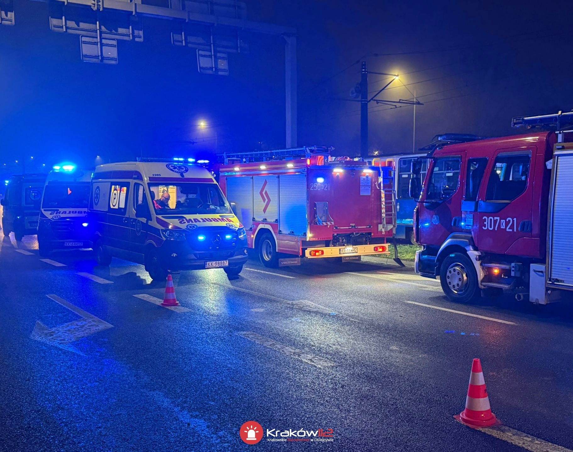 Zderzenie tramwajów w Krakowie. Dwie osoby ciężko ranne