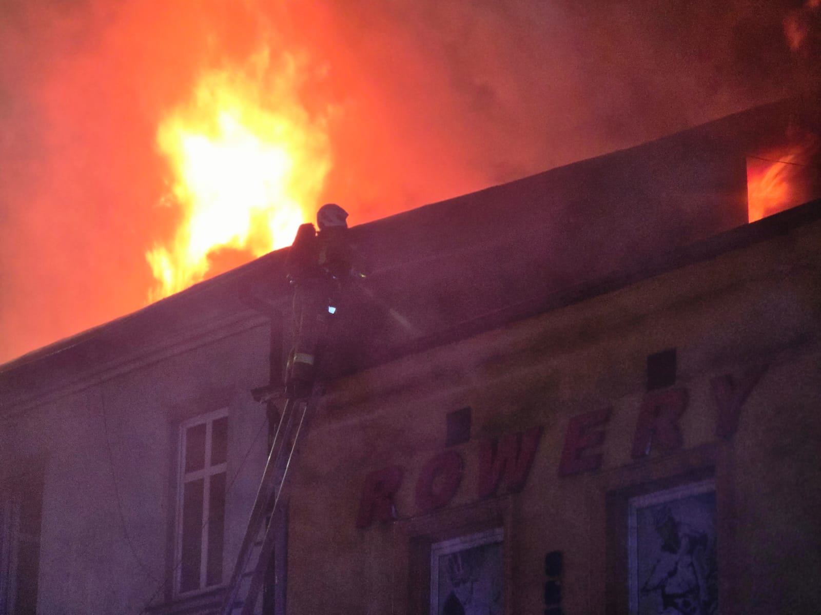 Pożar kamienicy w centrum Będzina. Jedna osoba w szpitalu