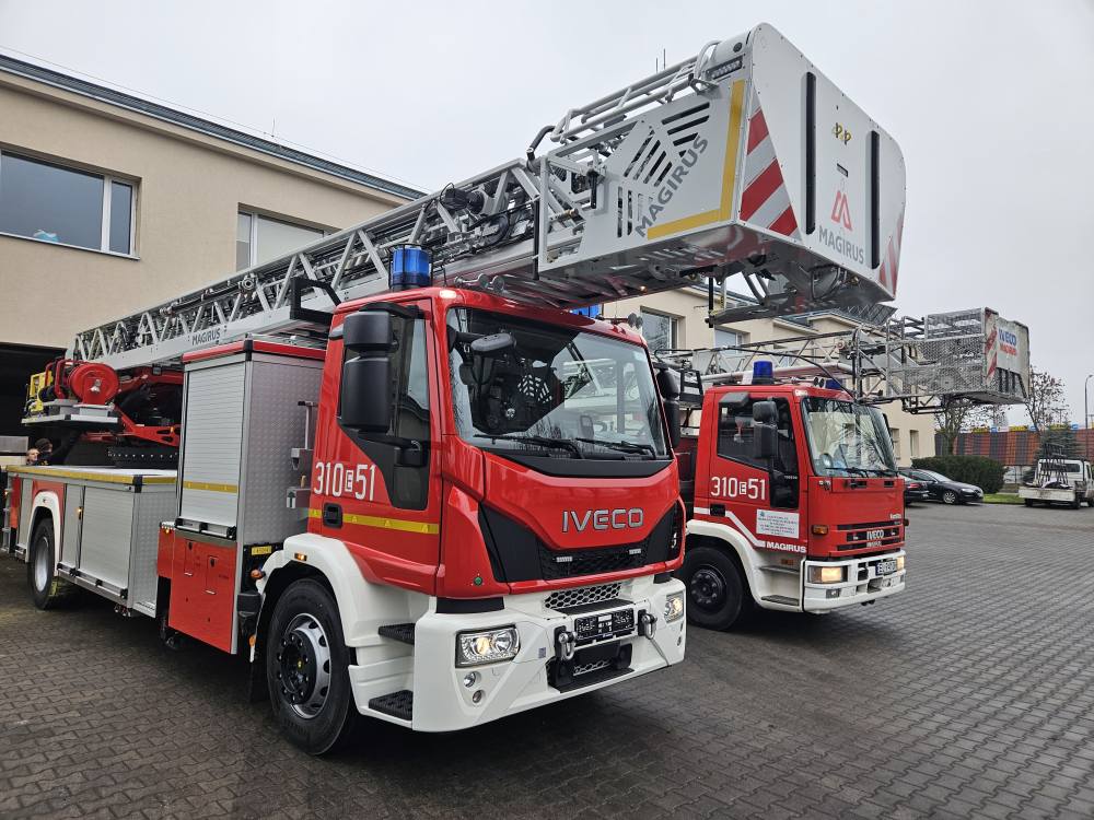 Zmiana pokoleniowa w JRG 10 Łódź. Strażacy mają nową drabinę