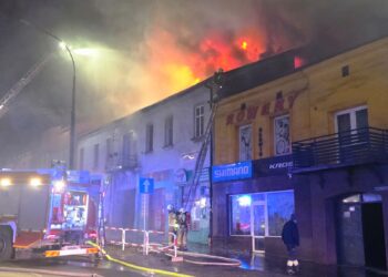 Pożar kamienicy w centrum Będzina. Jedna osoba w szpitalu