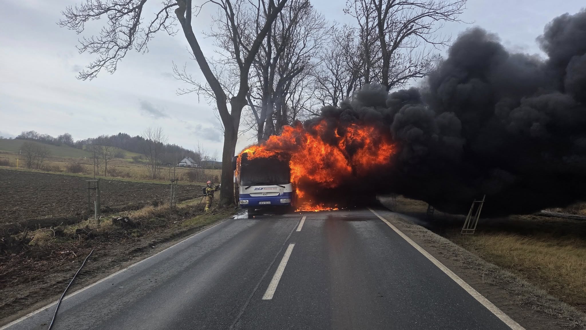 Pożar autobusu na drodze Kamienna Góra – Ogorzelec