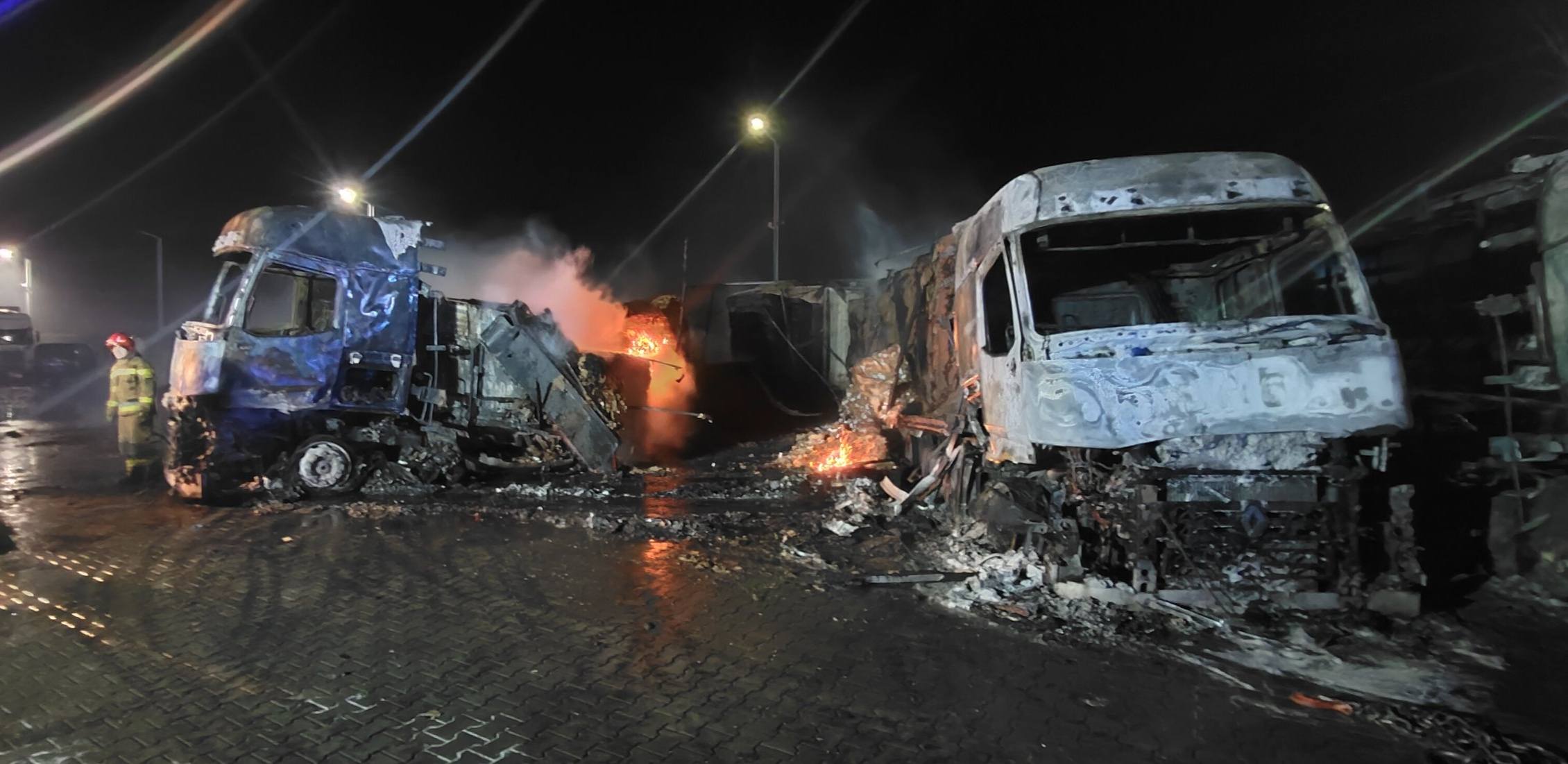 Pożar ciężarówek w miejscowości Paniówki