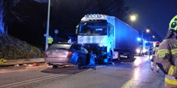 Czołówka w Nowym Sączu. Jedna osoba reanimowana