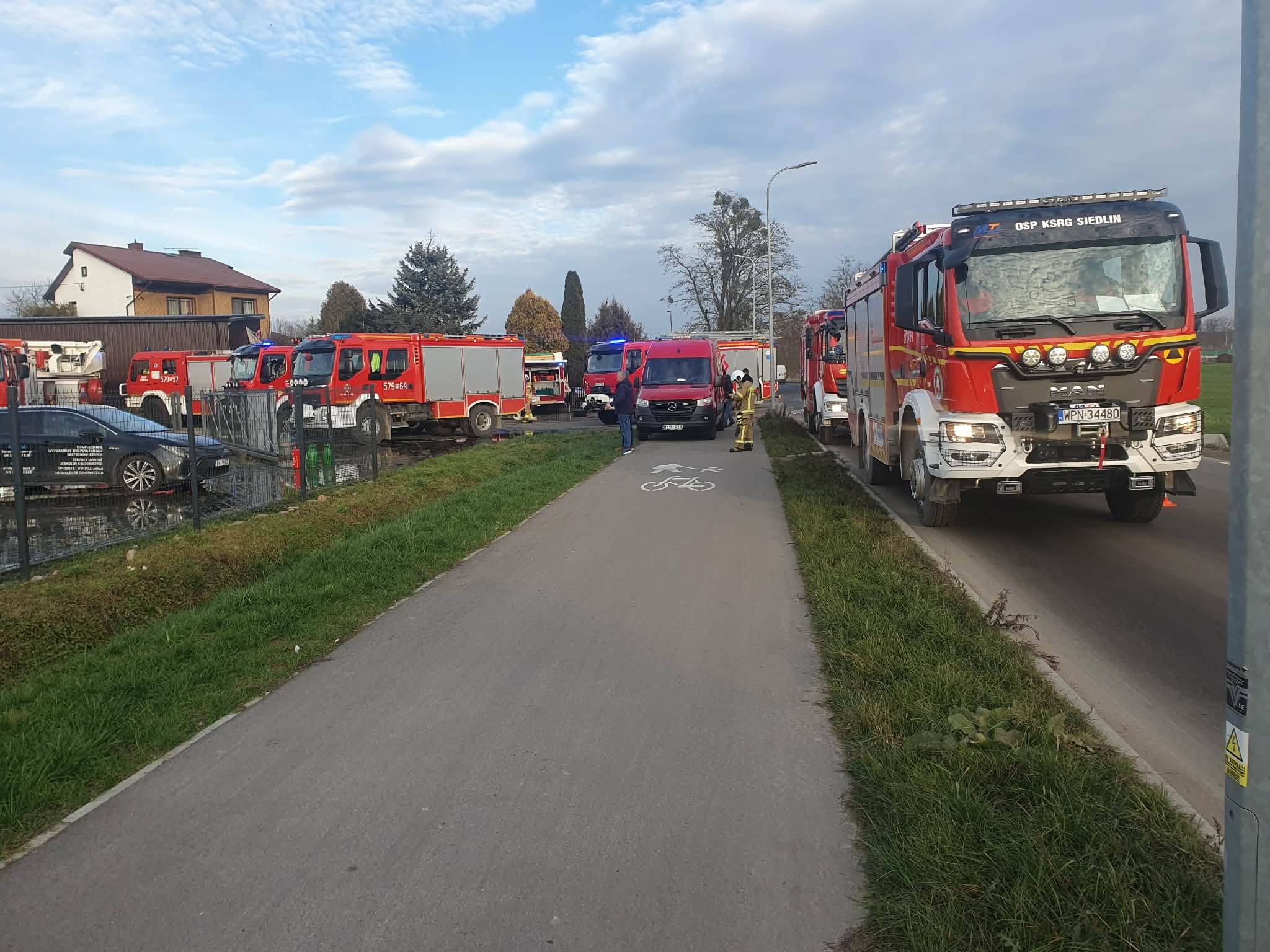 Pożar hali magazynowej w Załuskach