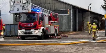 Pożar hali w Pawłowie. Pracowita wigilia strażaków