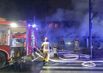 Pożar kontenerów na targowisku w Warszawie