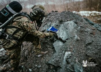 Akcja służb na nielegalnym składowisku w Rudzie Śląskiej
