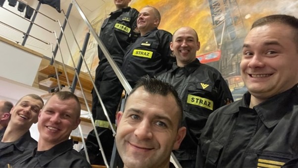 Strażak walczy o rękę! Zwykłe uderzenie rozpoczęło dramat uczestnika programu „Strażacy z Sąsiedztwa”