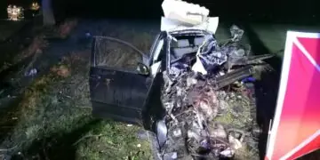 Osobówka kompletnie zniszczona. Nie żyje młody kierowca