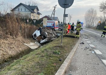 Śmiertelny wypadek w powiecie buskim. Bus przygniótł kierowcę