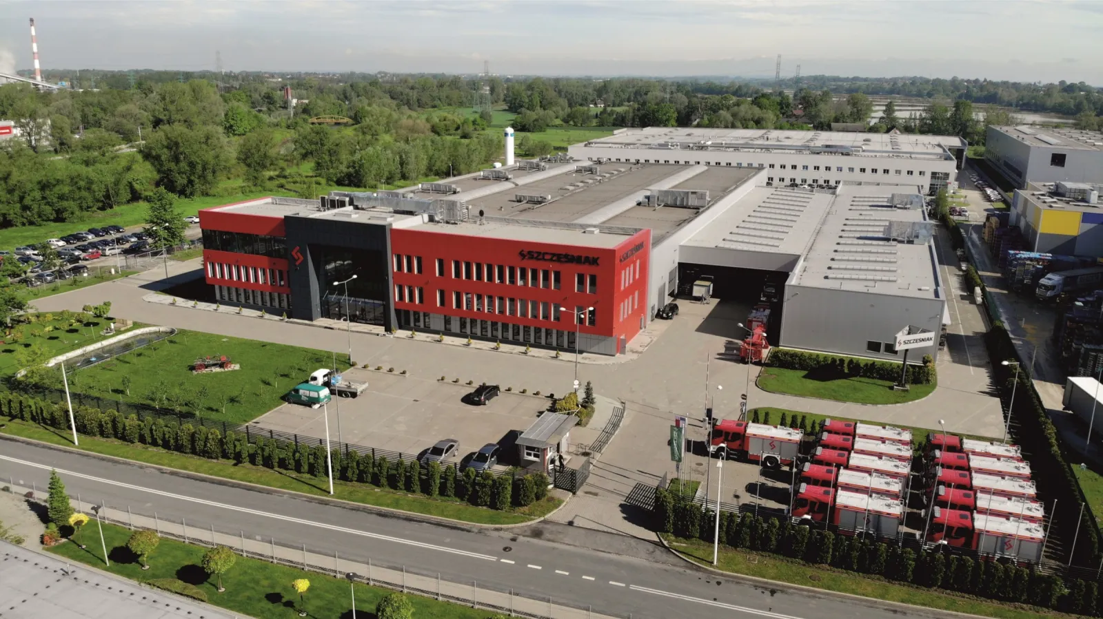 SZCZĘŚNIAK Pojazdy Specjalne powiększa teren zakładu – nowa inwestycja przy wsparciu KSSE