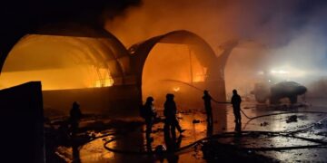 Pożar odpadów w miejscowości Różanna. W akcji kilkanaście zastępów